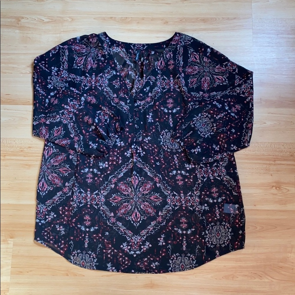 Black flowy blouse with pink/red/gray design